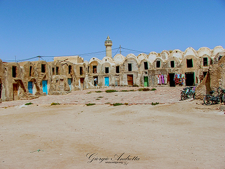 Ghorfas di Ksar Hallouf